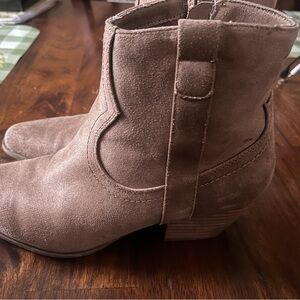 Women’s DV boots
